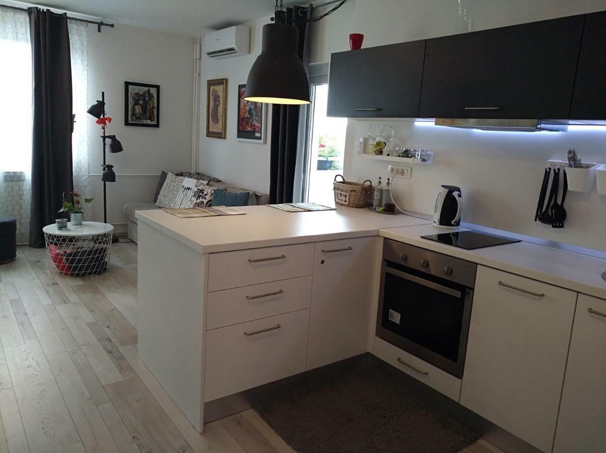 New Studio Apartment Sun With Free Parking Zagreb Buitenkant foto