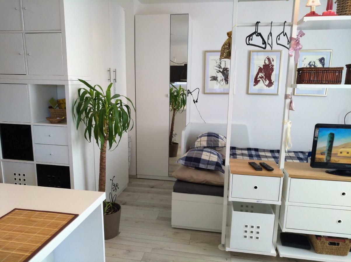 New Studio Apartment Sun With Free Parking Zagreb Buitenkant foto
