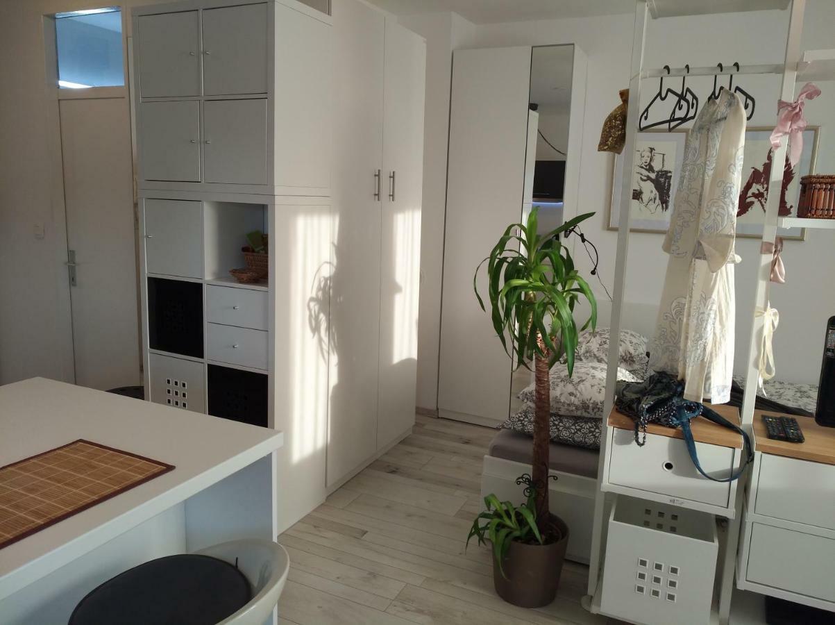 New Studio Apartment Sun With Free Parking Zagreb Buitenkant foto